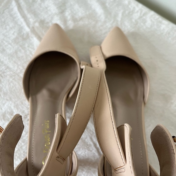 Dream Pairs EUC Nude kitten heel pumps with small handbag. - Picture 3 of 14